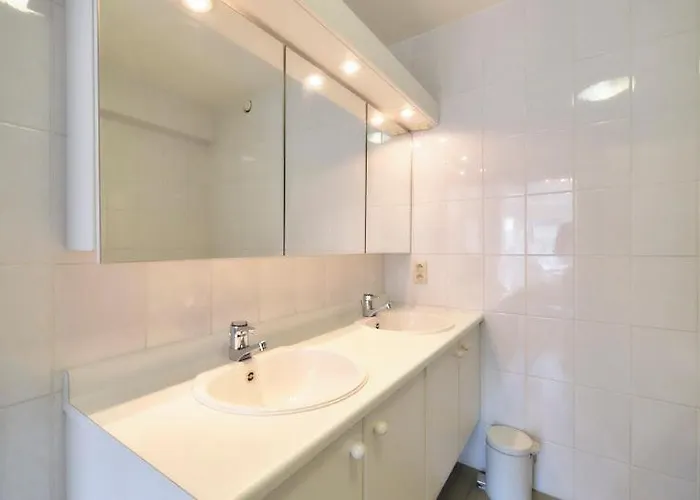 Lecomte - Side Family Escape 73 Apartment